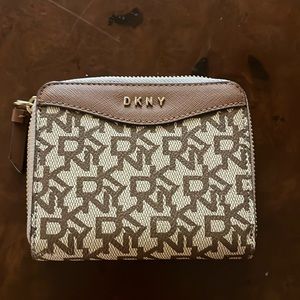 DKNY Bi-fold zip up wallet